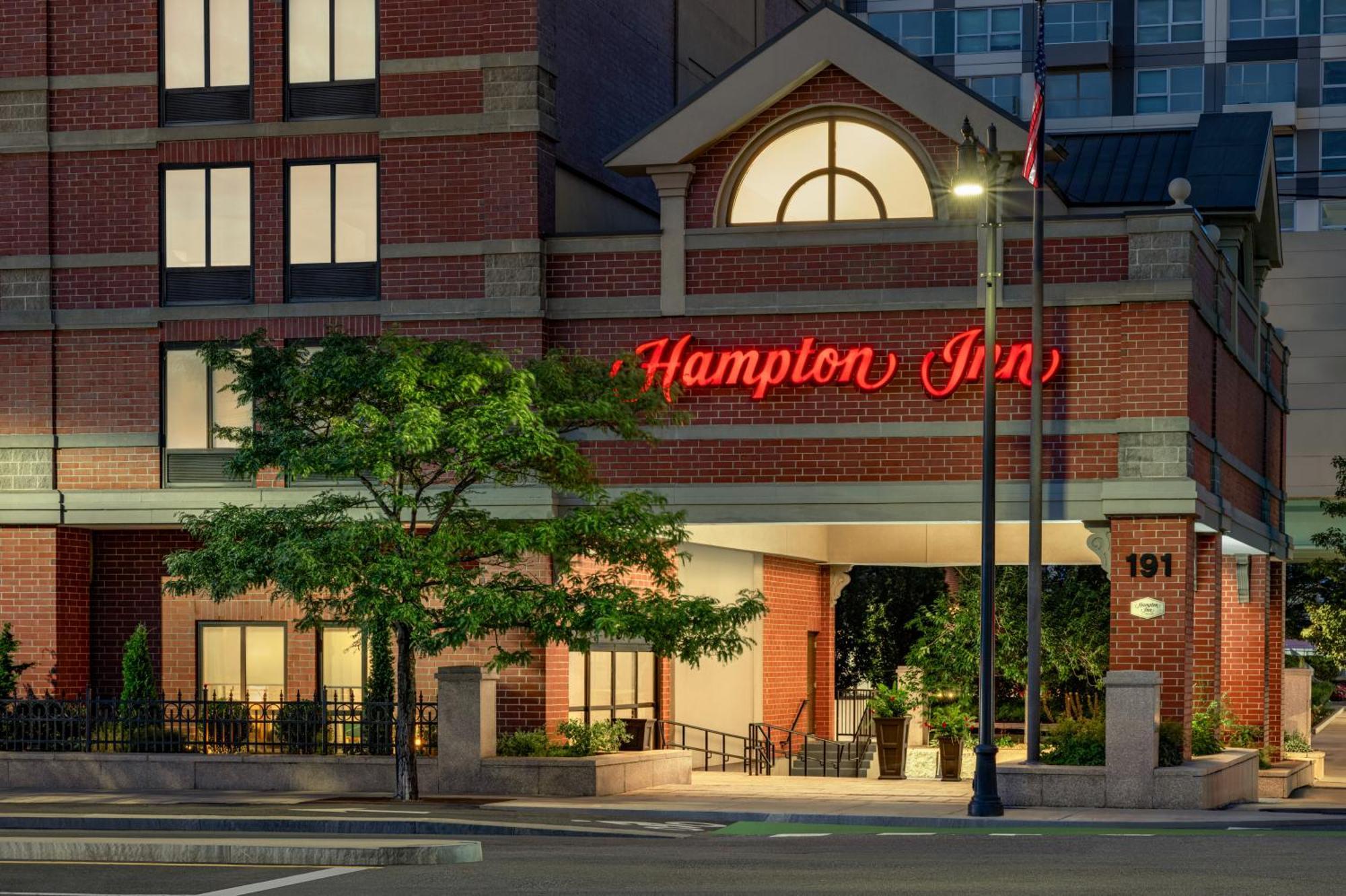 Hampton Inn By Hilton Boston/קיימברידג' מראה חיצוני תמונה