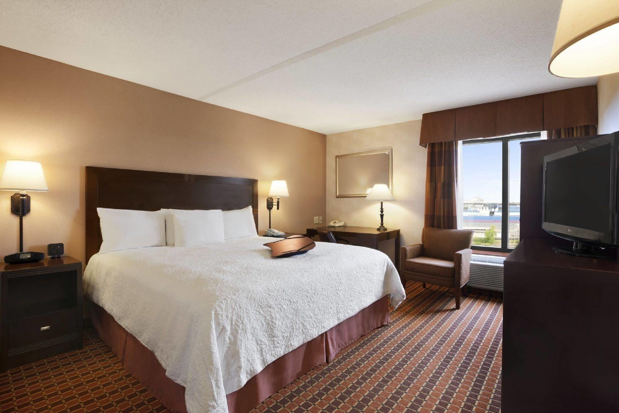 Hampton Inn By Hilton Boston/קיימברידג' מראה חיצוני תמונה